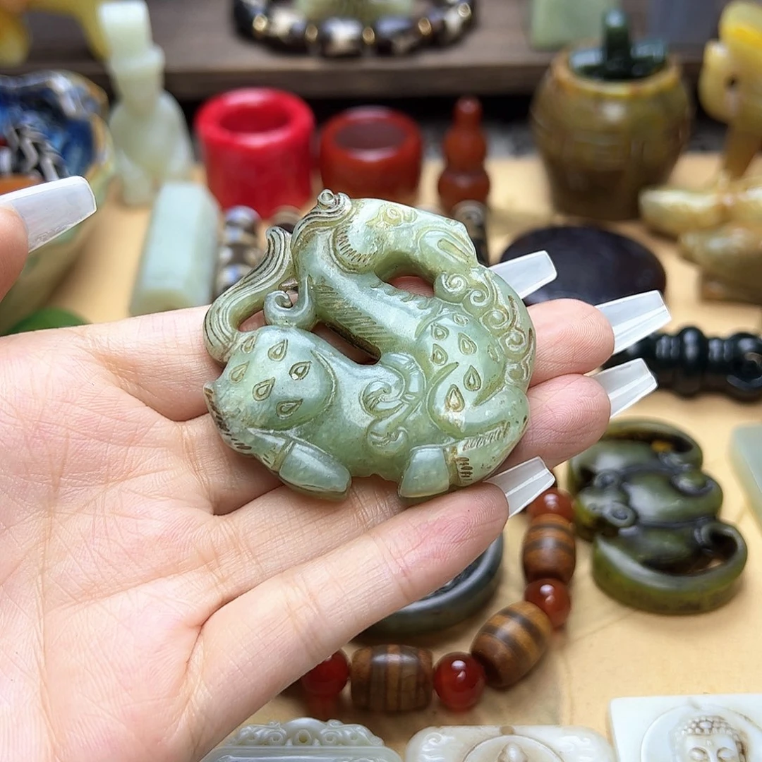 蛇纹石玉未镶嵌颈饰
