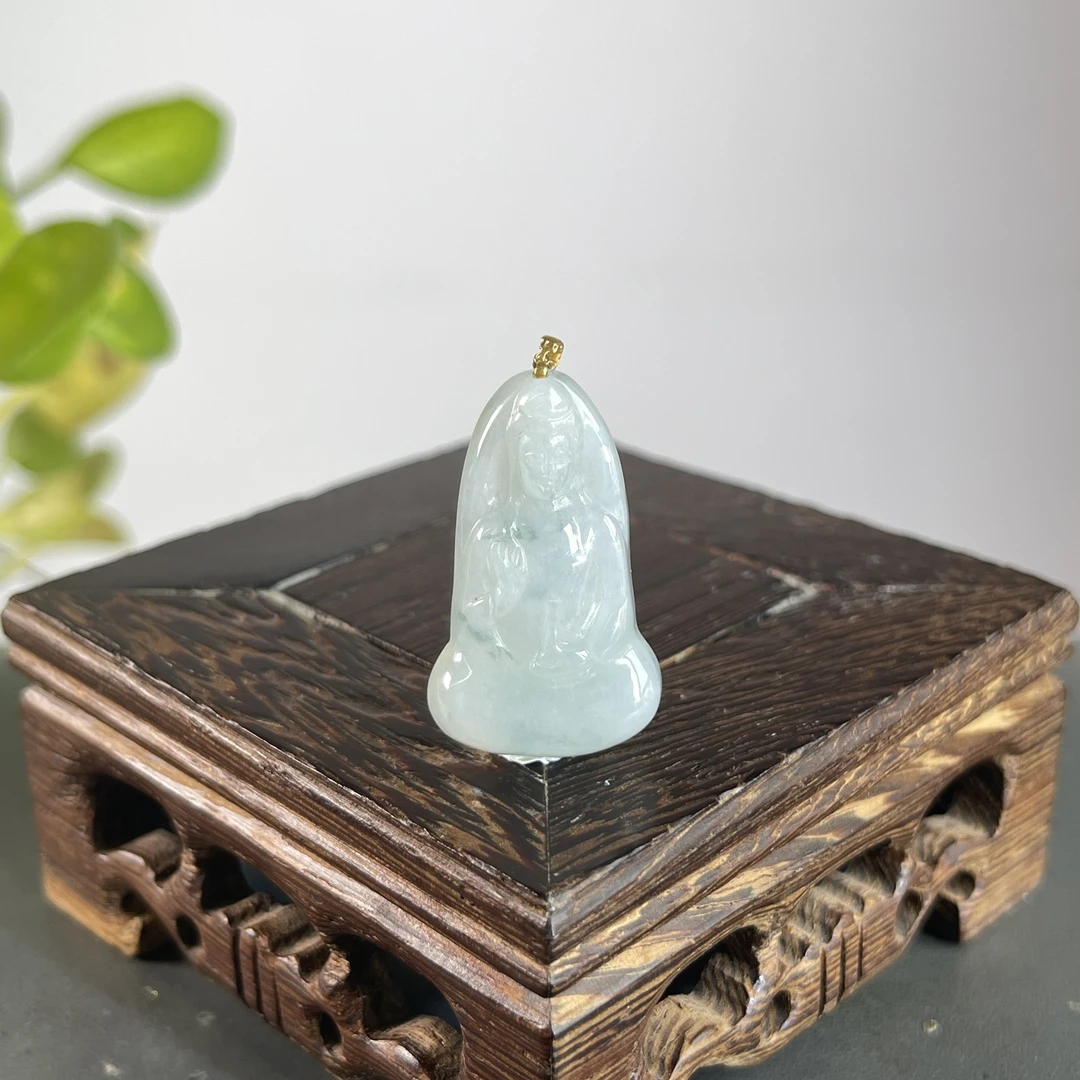 JCA01-015   天然缅甸A货翡翠  18K扣头素衣观音