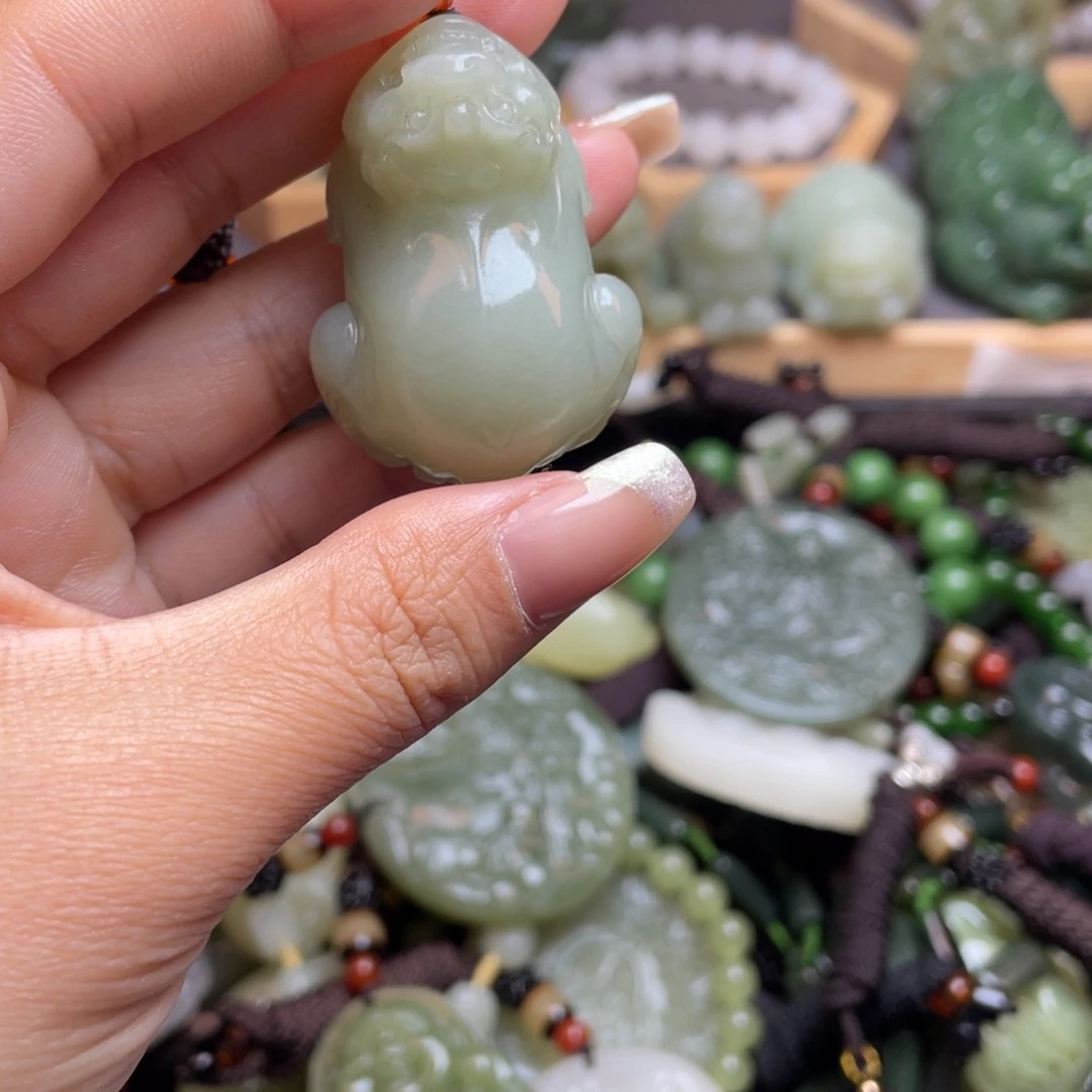 和田玉颈饰未镶嵌