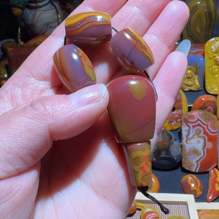 石英质玉颈饰未镶嵌狼**子