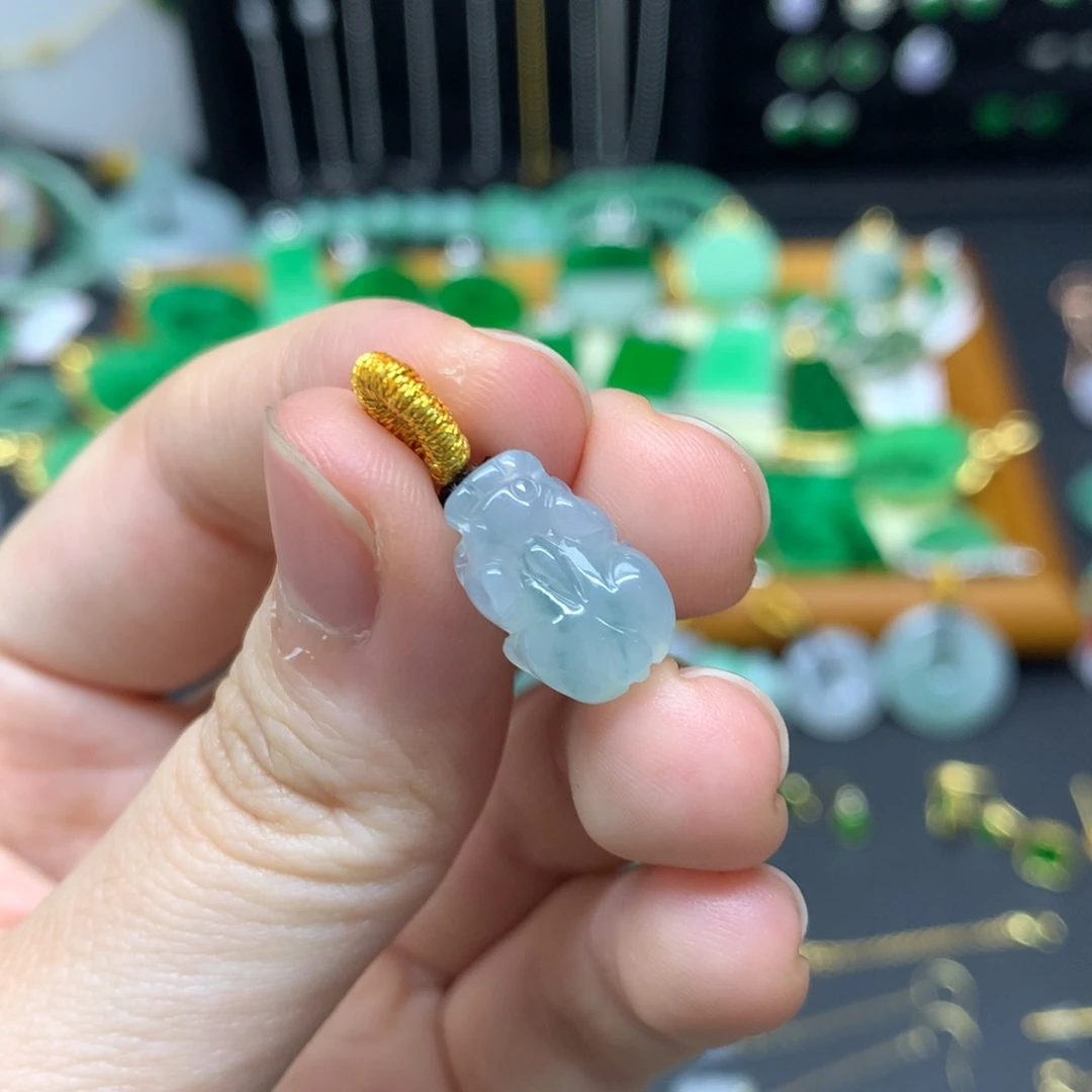 翡翠未镶嵌颈饰有纹裂