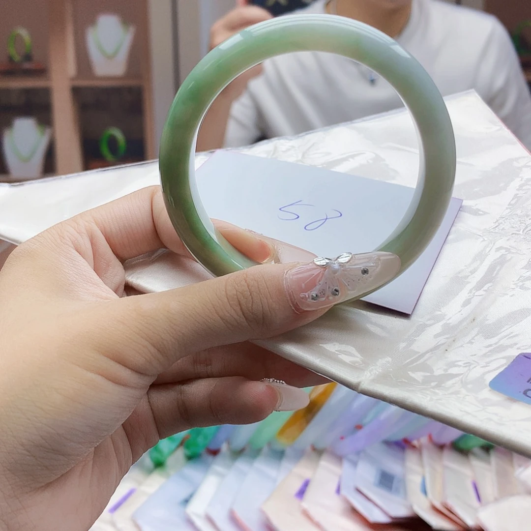 翡翠手镯未镶嵌557788898888888989