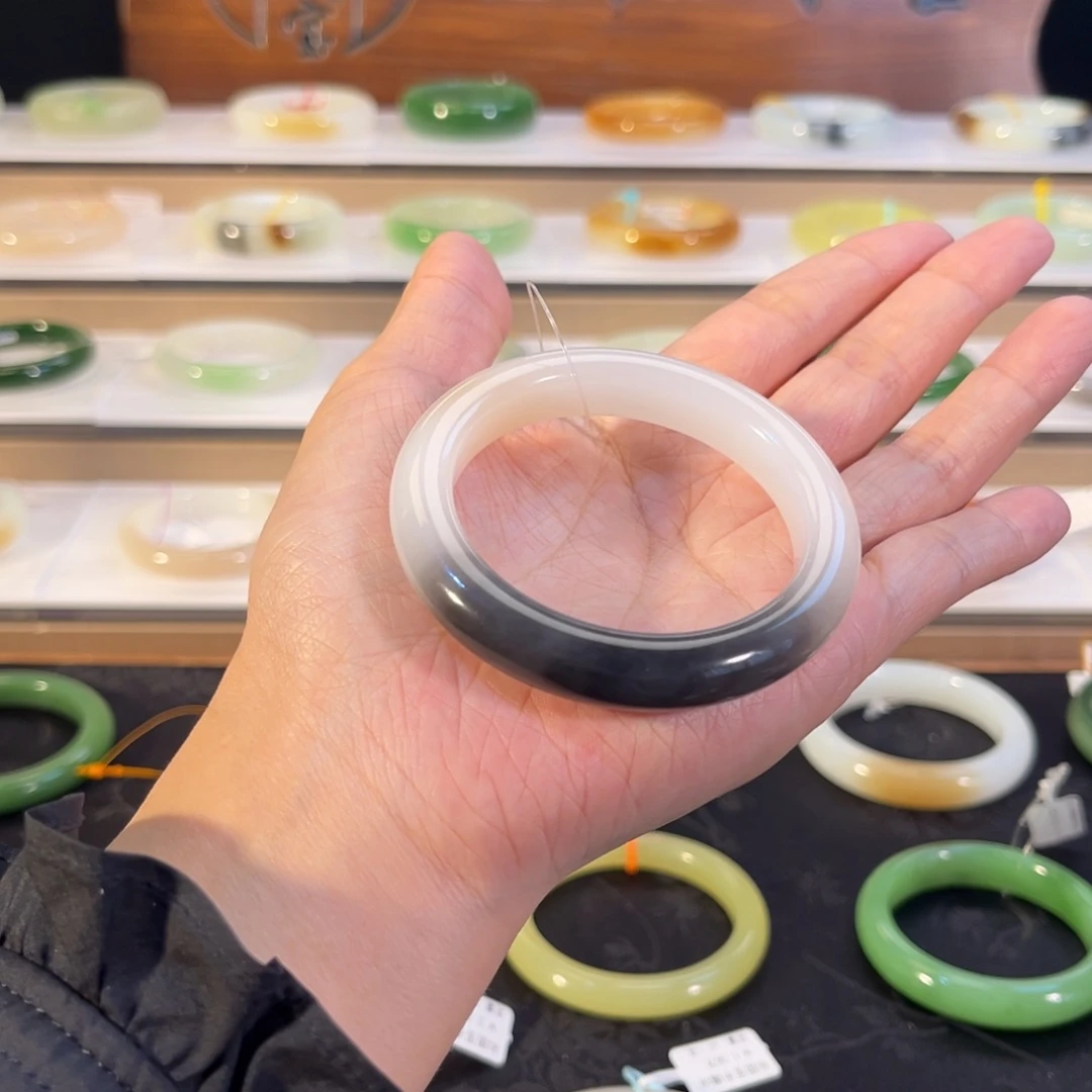 和田玉未镶嵌手镯  「紫白粉三色」