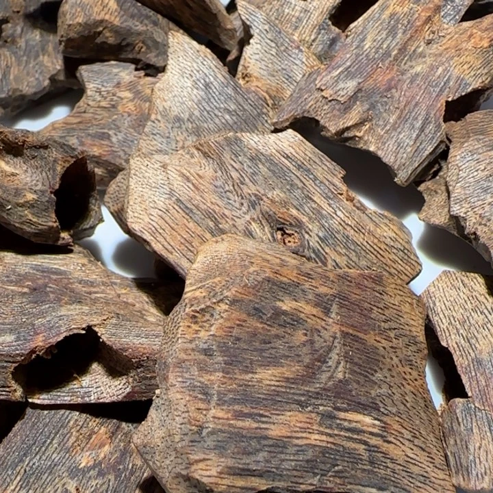 沉香手把件海南老白棋块料100克