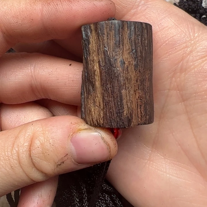 藤类降真香随形吊坠大小不一