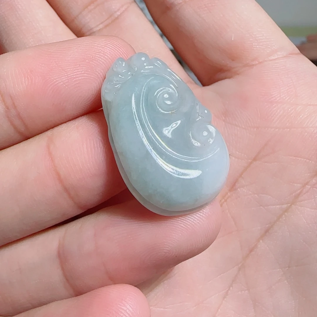 翡翠未镶嵌颈饰如意
