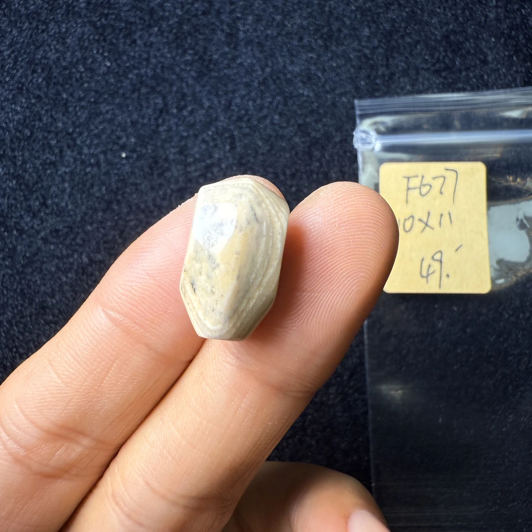 F677猛犸象牙鲨鱼背三通尺寸10*11mm果冻料