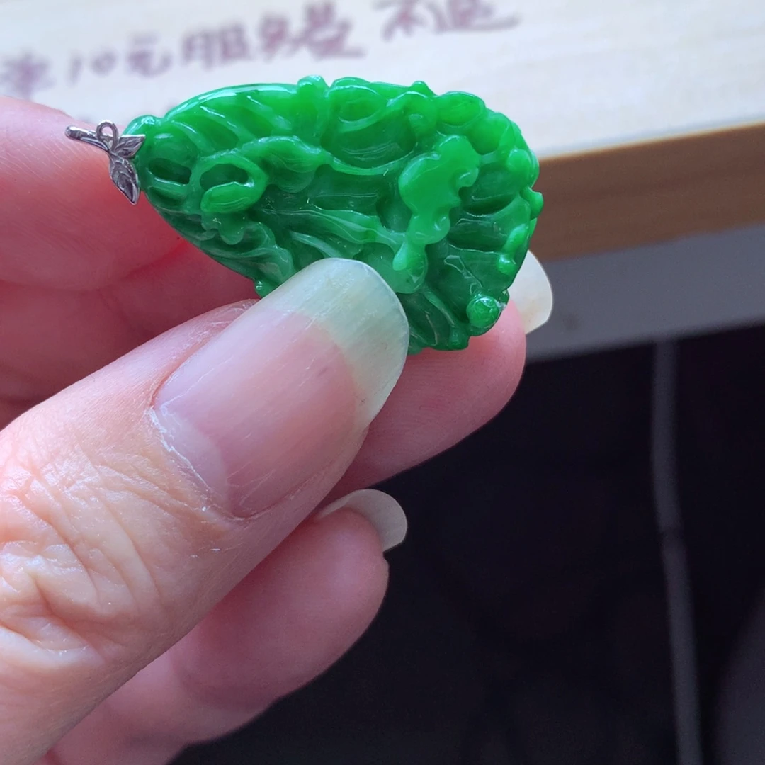 翡翠颈饰18K金镶嵌吊坠