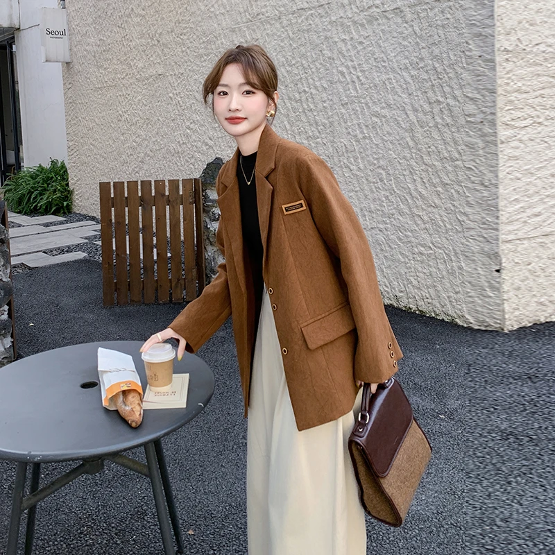 棕色复古高级感西装外套女短款2025初春新款轻熟风时尚百搭小西服