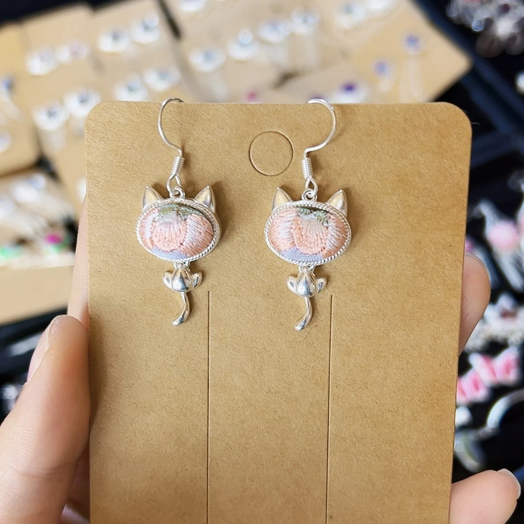 织绣民族风手工刺绣耳饰