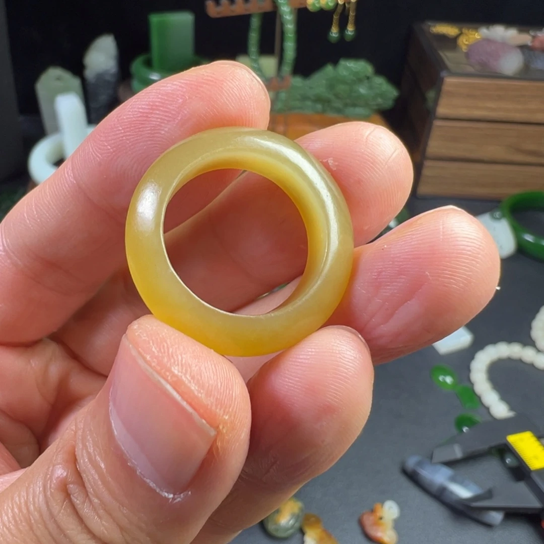 和田玉未镶嵌戒指