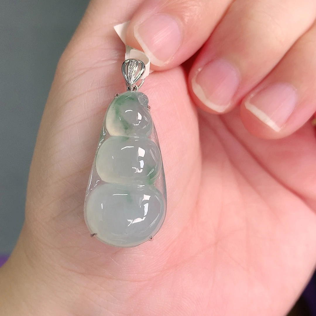 颈饰18K金镶嵌翡翠冰晴飘绿豆子29-15-7.2