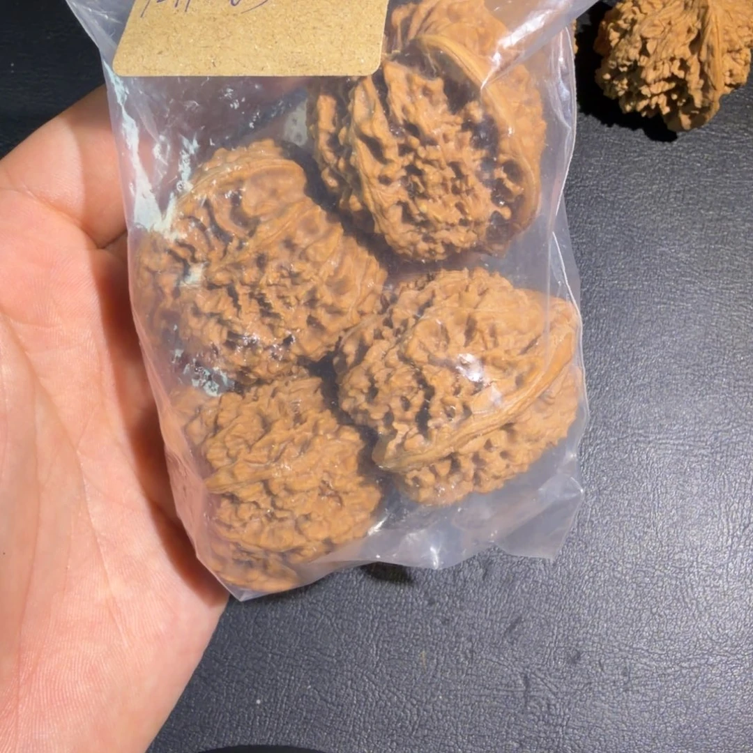 小***狗吊坠文玩核桃哈哈哈哈哈哈哈哈哈满天星