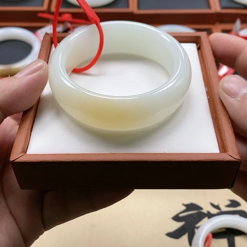 【闪购商品】未镶嵌手镯和田玉