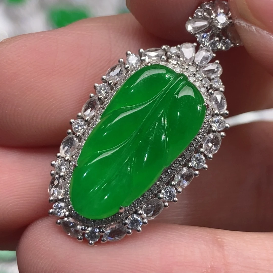 翡翠18K金镶嵌颈饰天然缅甸A货翡翠