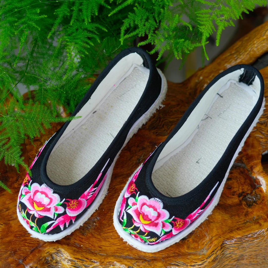 芙蓉喜鹊女士圆口套鞋手工千层底尺码齐全正码正拍绣花布鞋两色