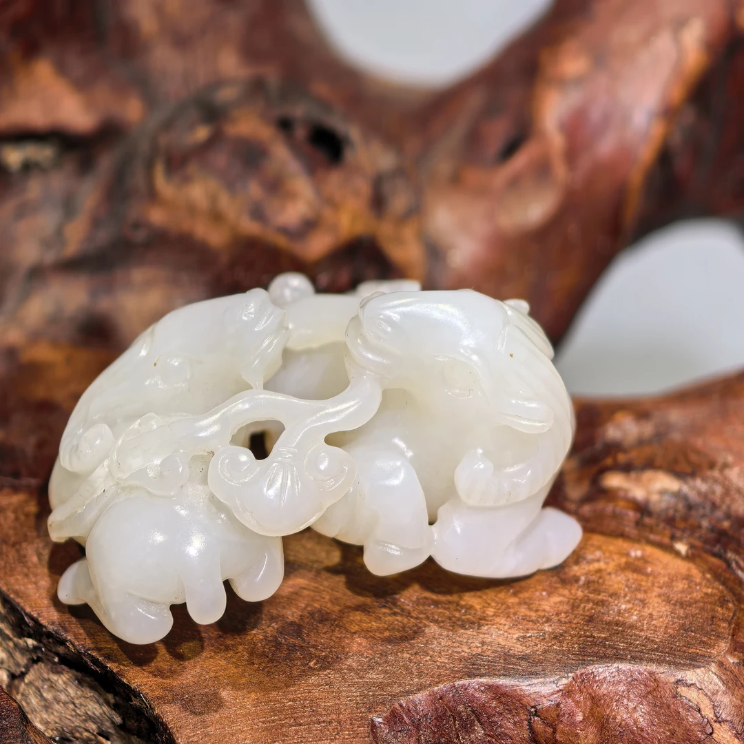 新疆且末糖白玉洋洋得意小摆件