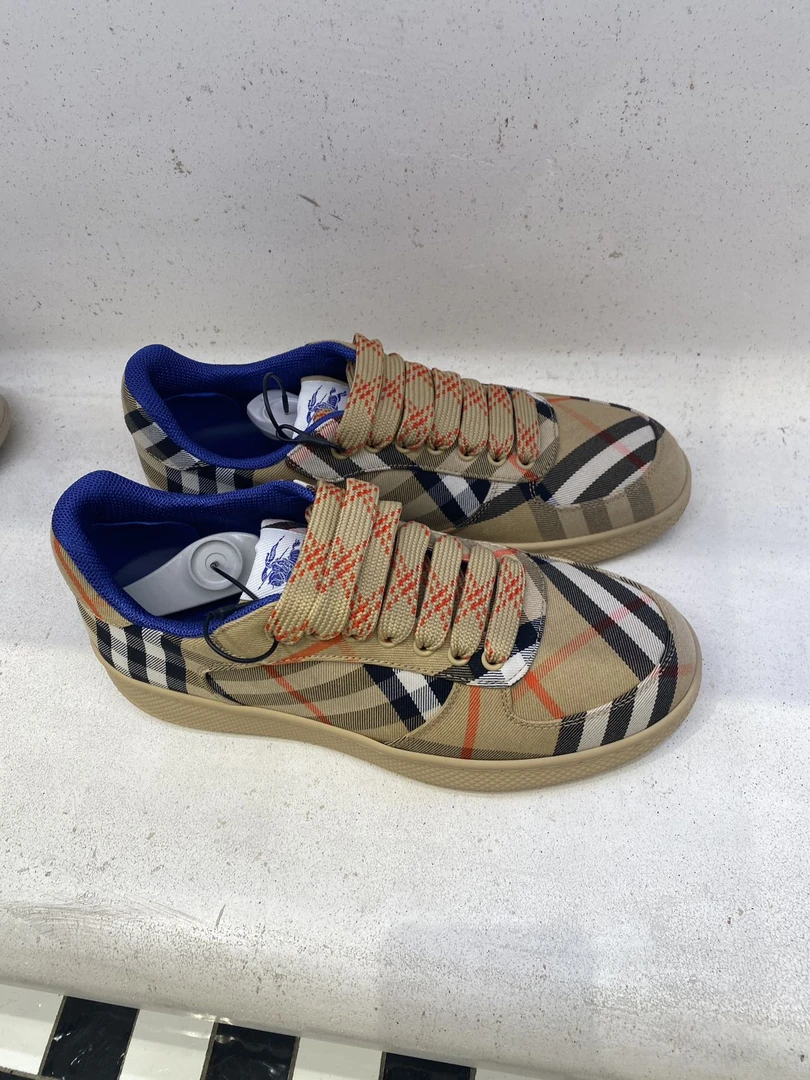 未使用 BURBERRY/博柏利 博柏利 条纹板鞋卡其色