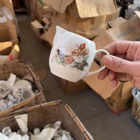 摆件陶瓷摆件工艺品。