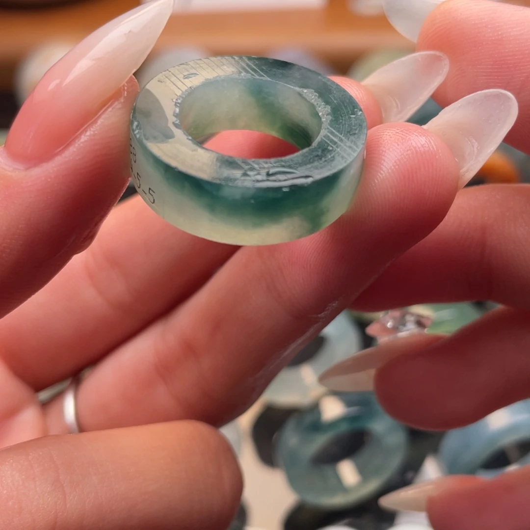 未镶嵌定制翡翠蓝水色