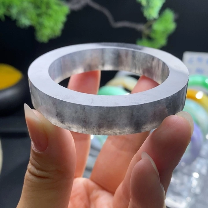 定制翡翠未镶嵌翡翠手镯
