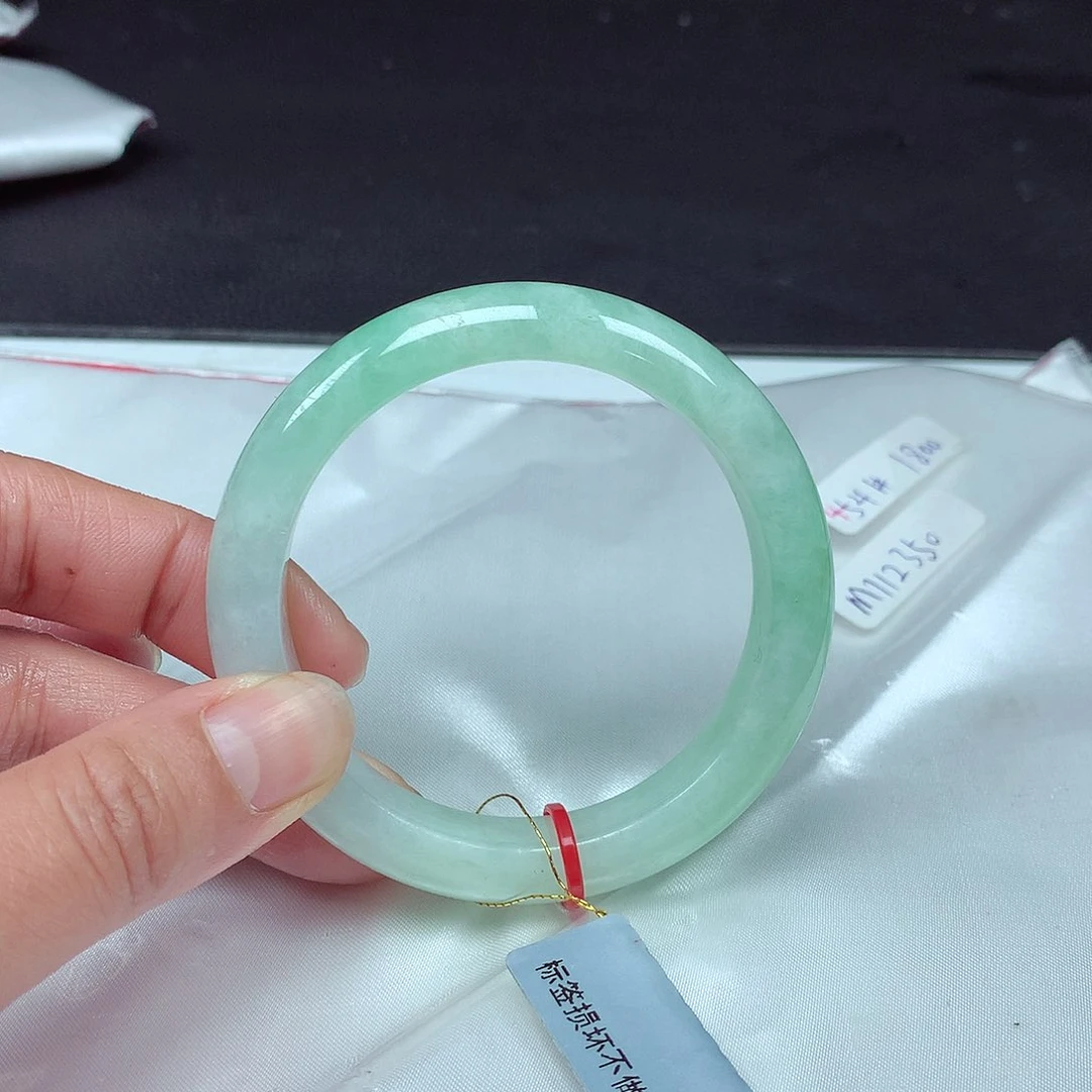 翡翠手镯未镶嵌54圈350