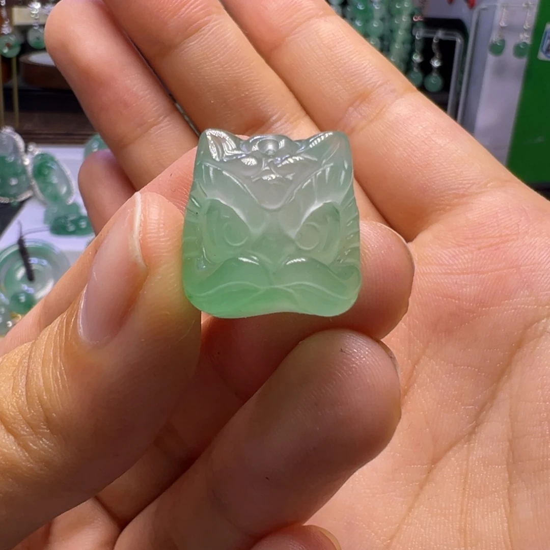 石英质玉未镶嵌颈饰