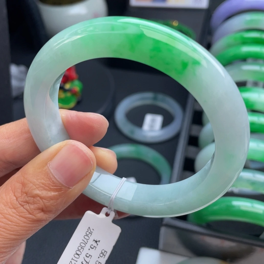 翡翠未镶嵌手镯55.5正圈翡翠细糯化胶冰阳绿