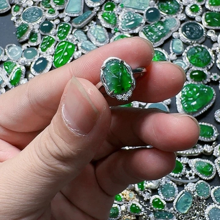 翡翠颈饰未镶嵌天然A货翡翠放漏