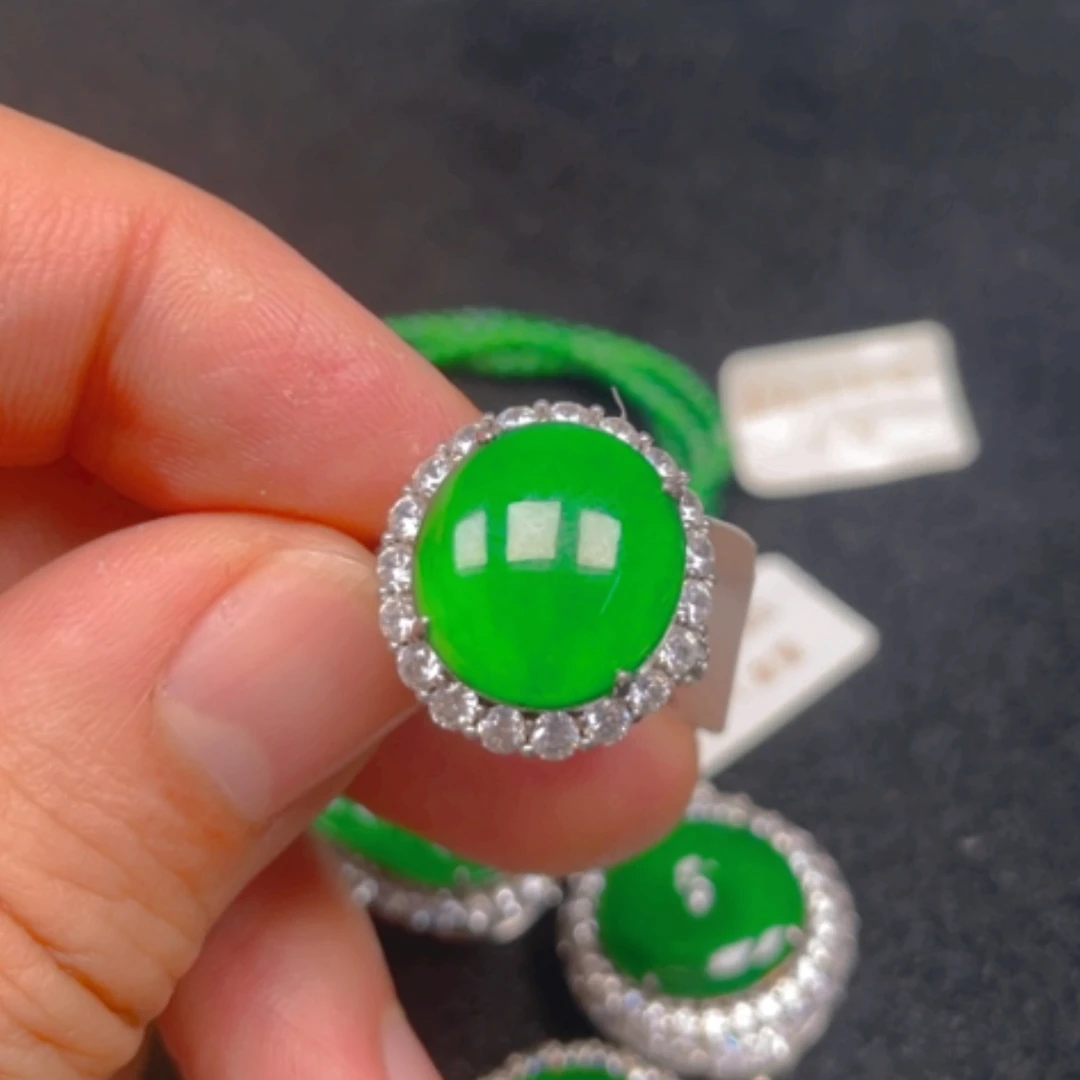 【闪购商品】颈饰银S925镶嵌翡翠戒指