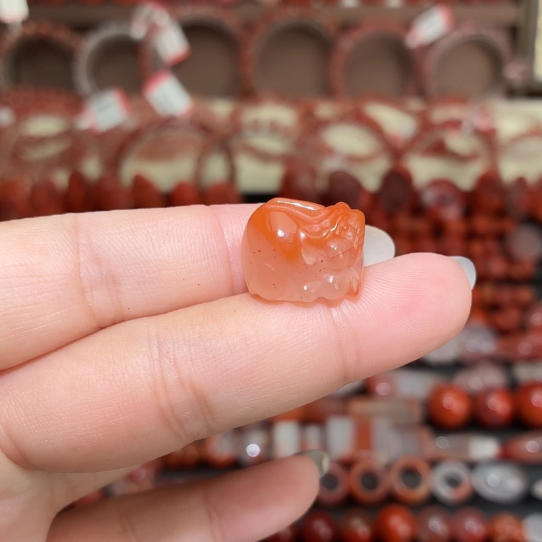 南红玛瑙未镶嵌颈饰貔貅