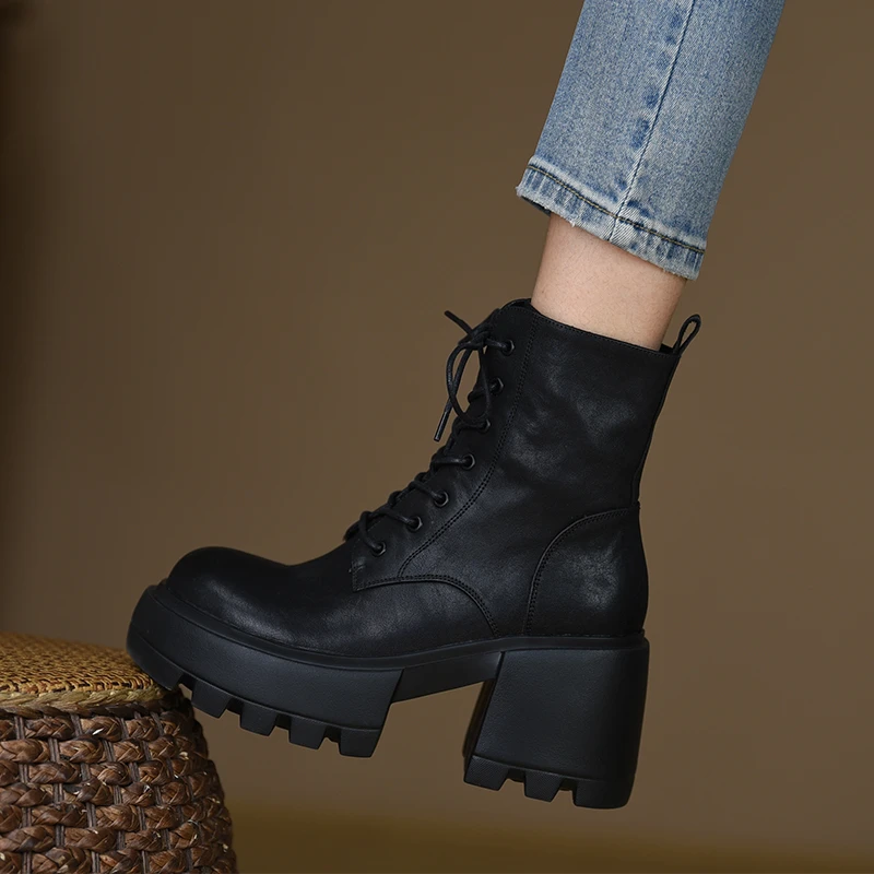 8.5cm黑色系带马丁靴圆头粗跟短靴秋冬新款高跟鞋防滑厚底女靴子