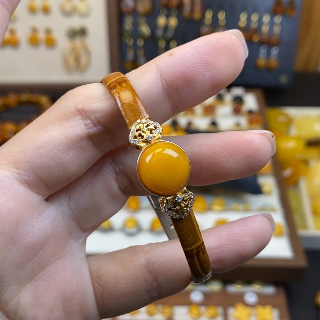 裸石琥珀未镶嵌成品