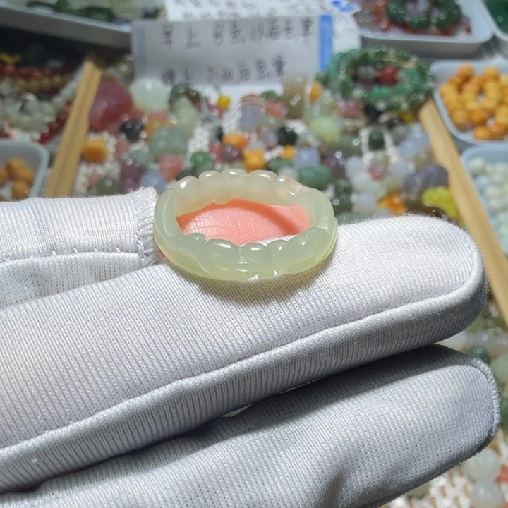 和田玉未镶嵌珠宝半成品从*