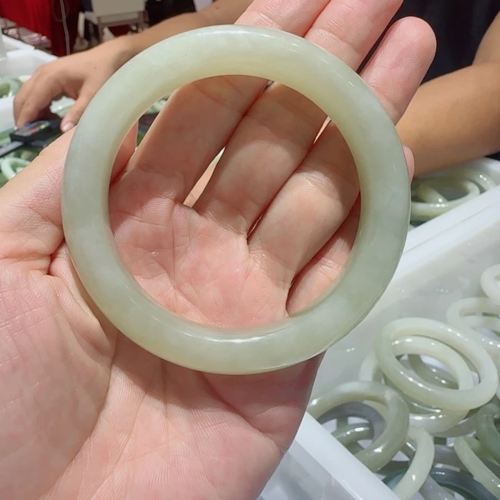 未镶嵌手镯和田玉60
