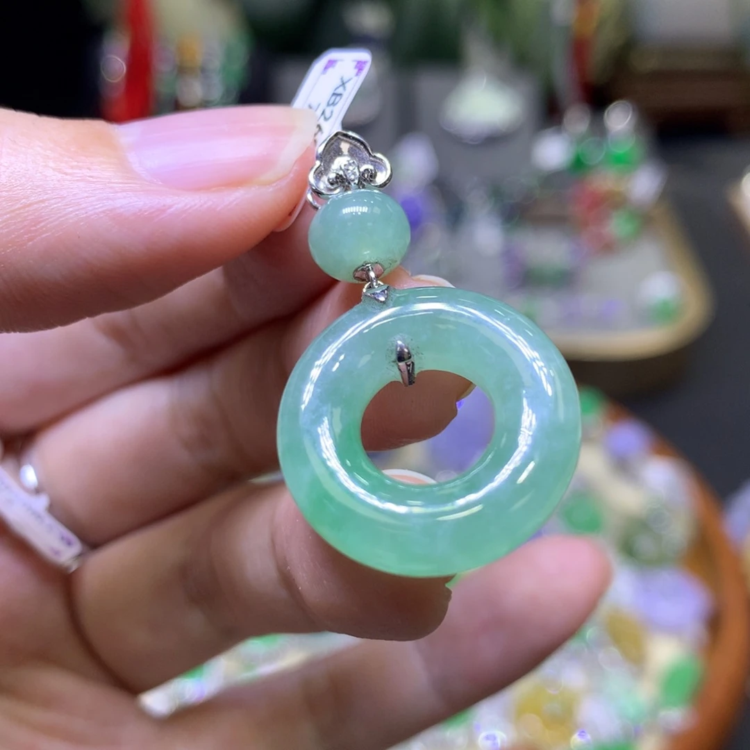 翡翠18K金镶嵌颈饰翡翠吊坠项链