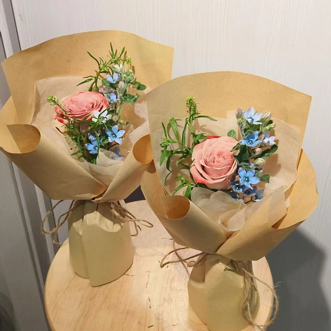 单支卡布奇诺玫瑰加蓝星花混搭小花束鲜花鹿泉同城配送