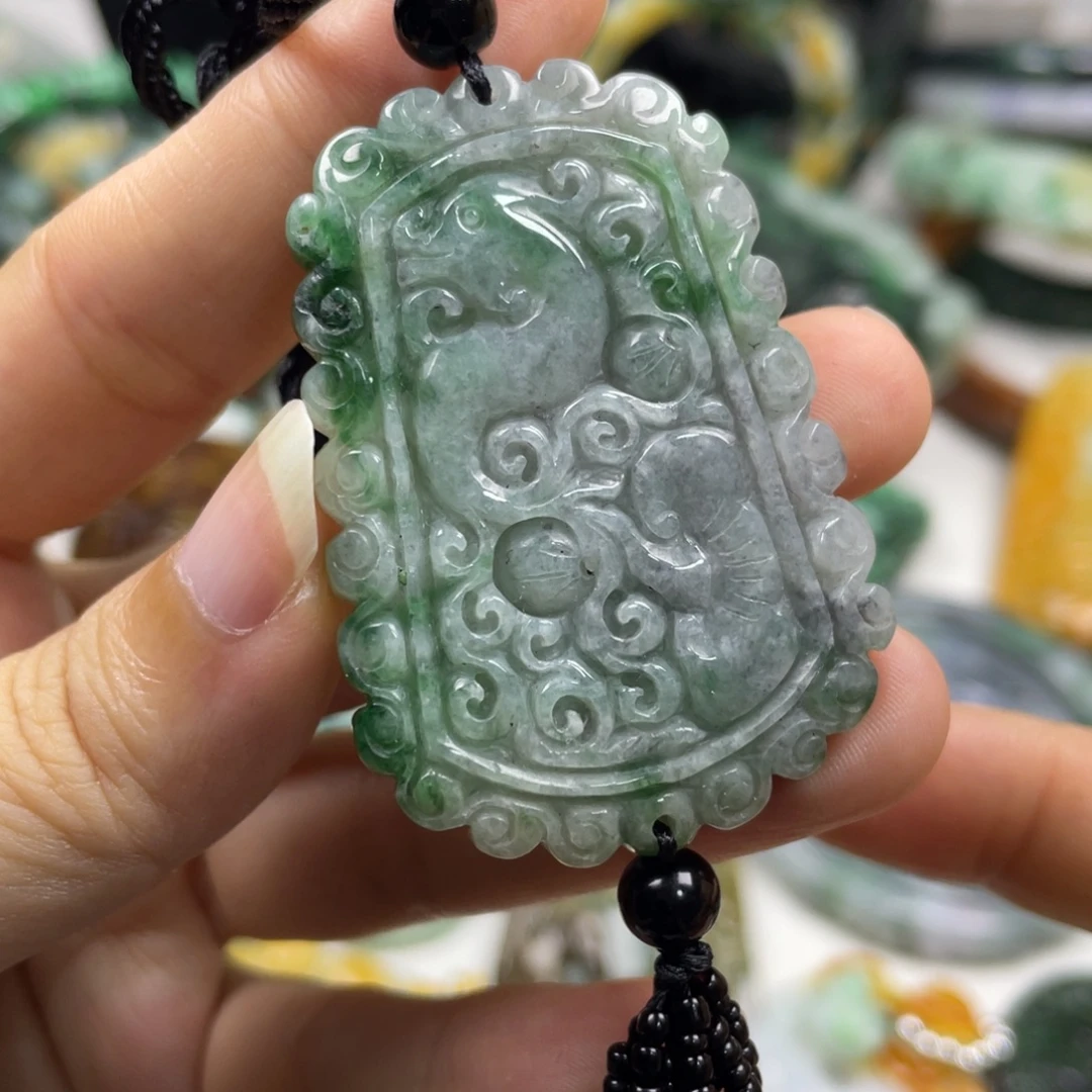 颈饰未镶嵌翡翠牌子