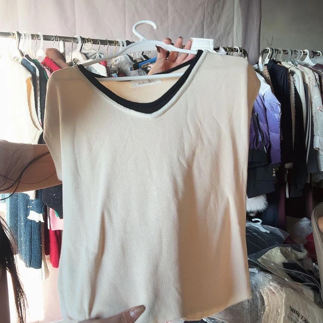 ****期822。      上衣。