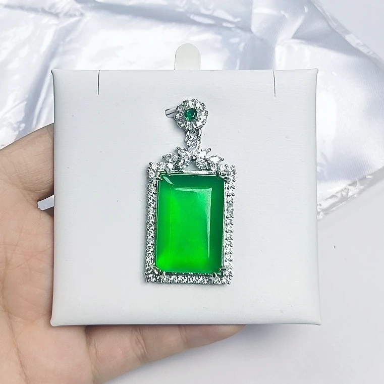 （聚宝严选）D437绿镶嵌无事牌吊坠妈妈款精致精美百搭时尚