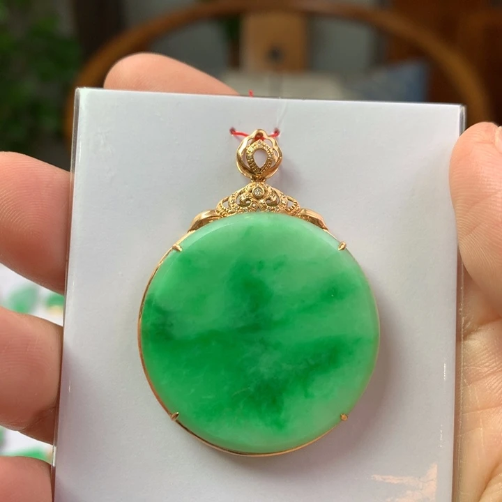 翡翠18K金镶嵌颈饰翡翠吊坠
