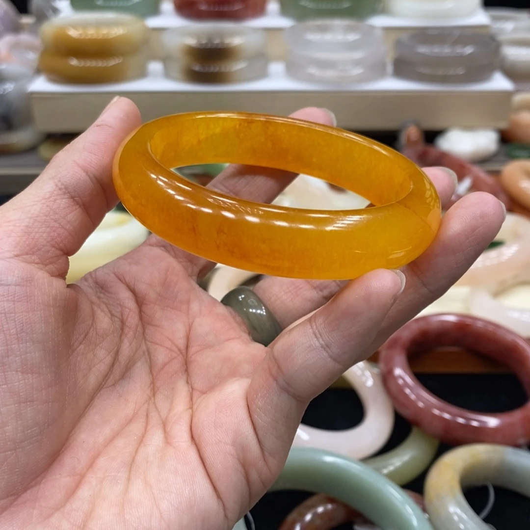 石英岩玉未镶嵌珠宝半成品