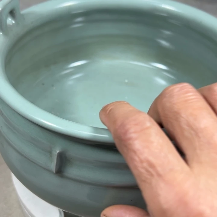 摆件陶花***。官窑三足炉纯工制作