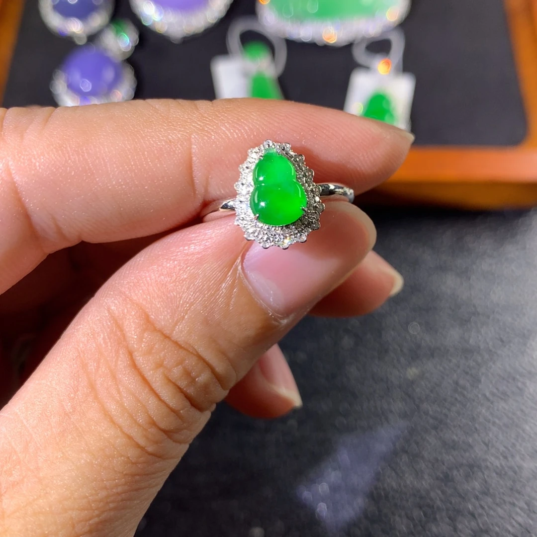 翡翠18K金镶嵌戒指翡翠