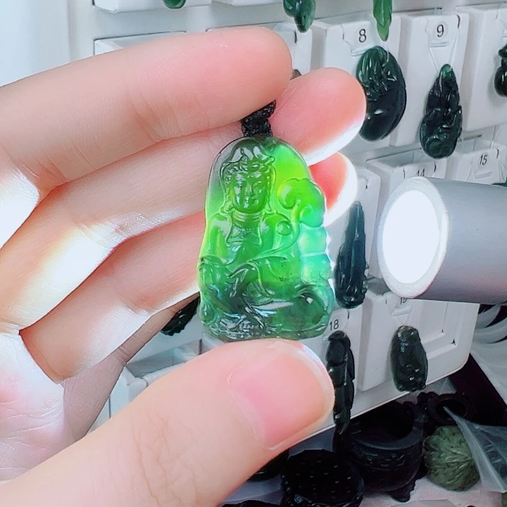 蛇纹石玉颈饰未镶嵌