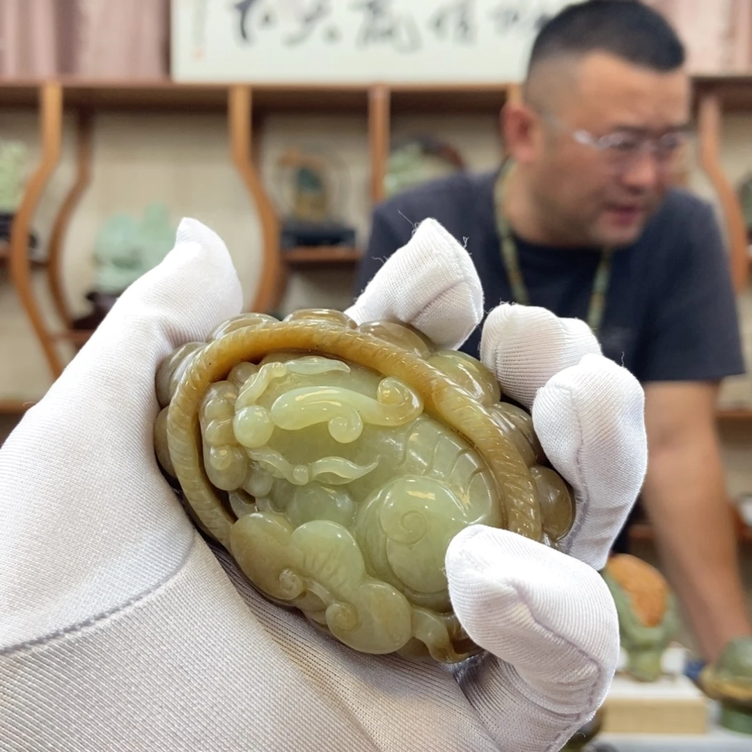 冰***莲未镶嵌和田玉把件