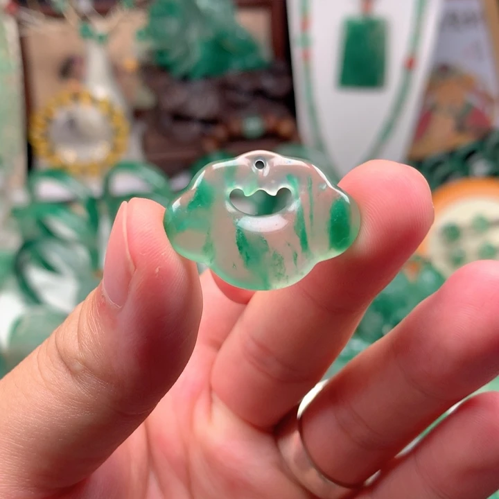 石英质玉（非洲翠）未镶嵌吊坠(不含链)幸***超祥云锁