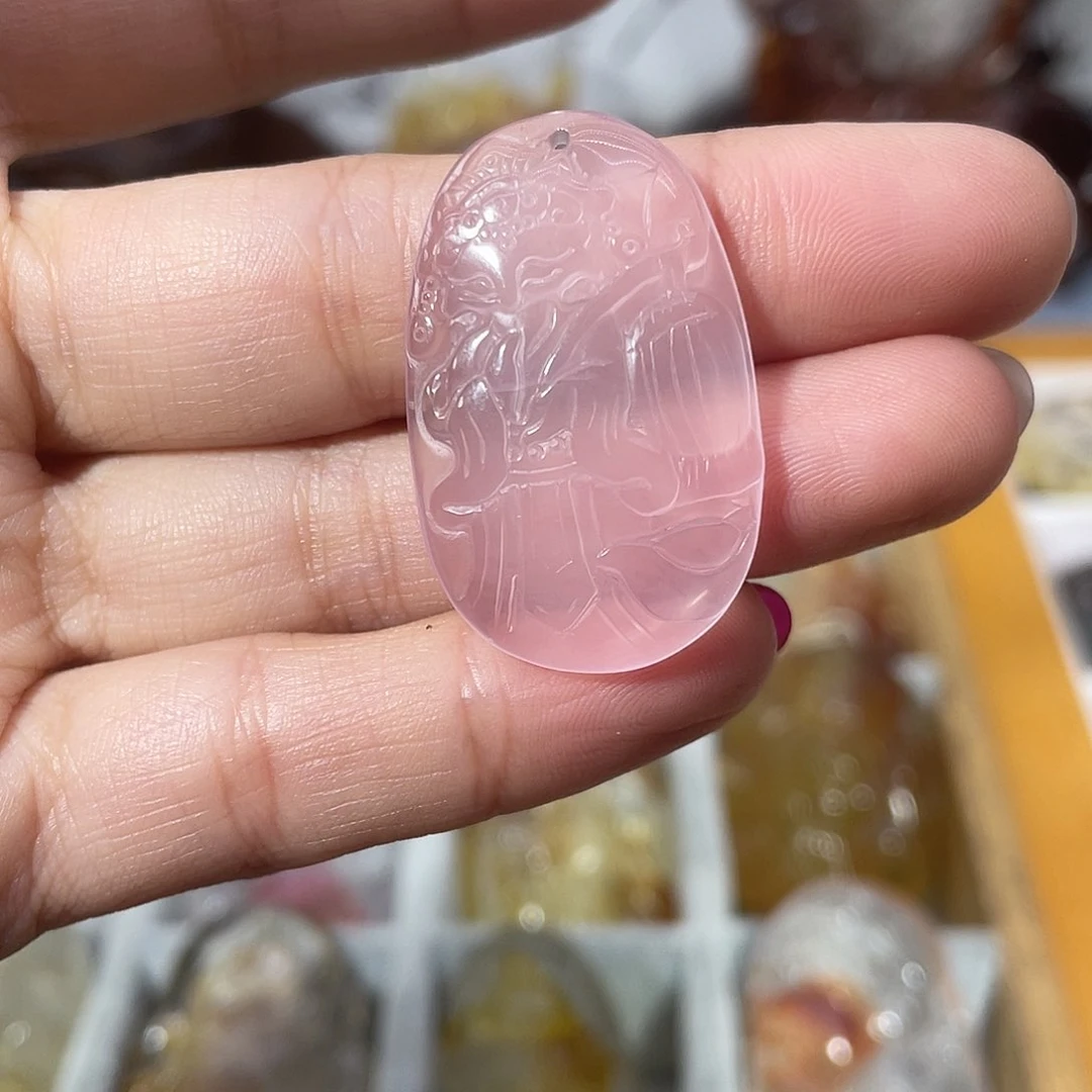 颈饰未镶嵌水晶颈饰未镶嵌的水晶