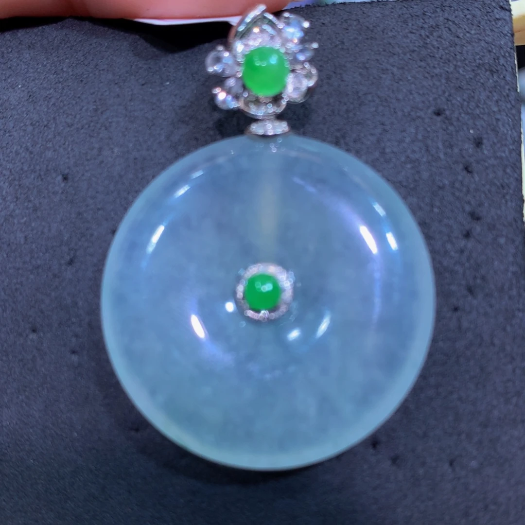 翡翠18K金镶嵌颈饰翡翠