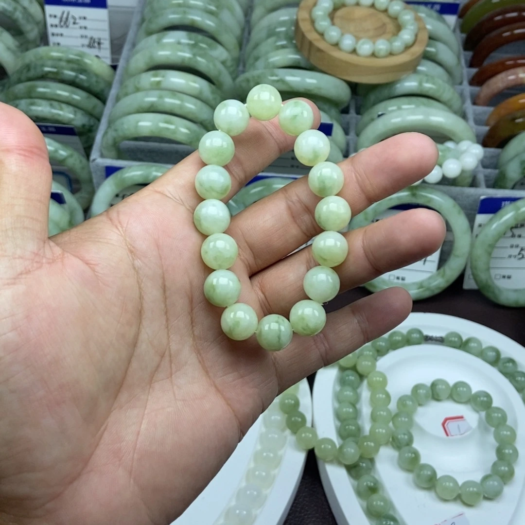 馋***妃未镶嵌蛇纹石玉手链